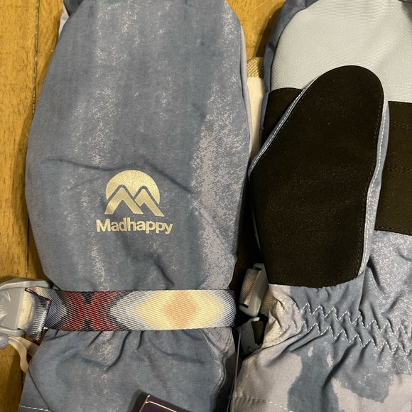 NWT MAD HAPPY GLOVES AND HAT COLLAB WITH COLUMBIA BUNDLE - Picture 6 of 6